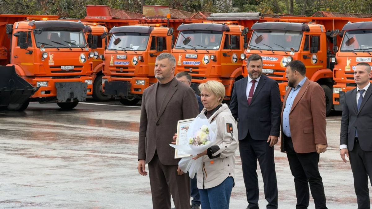 Рабочий день начал на позитивной ноте — принял участие в торжественном собрании в преддверии Дня работника дорожного хозяйства Рабочий день начал на позитивной ноте — принял участие в торжественном собрании в преддверии Дня работника дорожного хозяйства