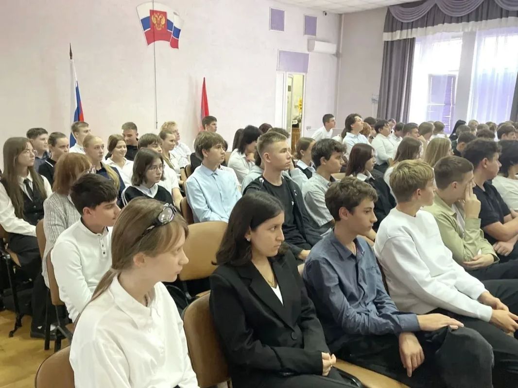 В школе №49 прошла эксклюзивная мастер-лекция «Россия — энергетическая держава» В школе №49 прошла эксклюзивная мастер-лекция «Россия — энергетическая держава»