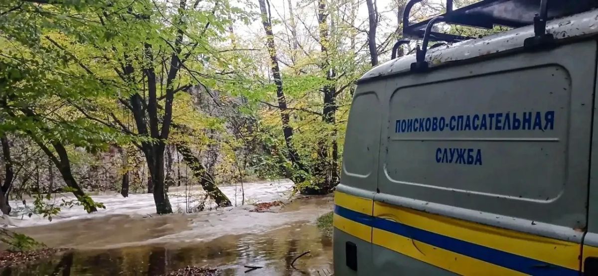 Спасатели вывели из Чернореченского каньона заблудившихся туристов Спасатели вывели из Чернореченского каньона заблудившихся туристов
