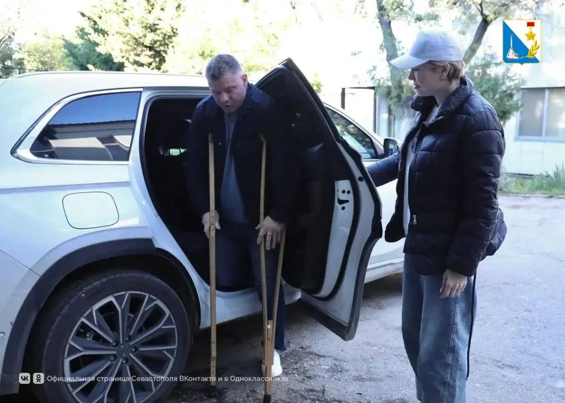 Автоволонтёры помогают маломобильным севастопольцам справиться с повседневными делами Автоволонтёры помогают маломобильным севастопольцам справиться с повседневными делами