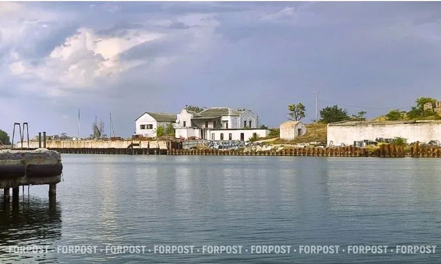 Защитники старины просят сохранить «белый дом» в Севастополе Защитники старины просят сохранить «белый дом» в Севастополе