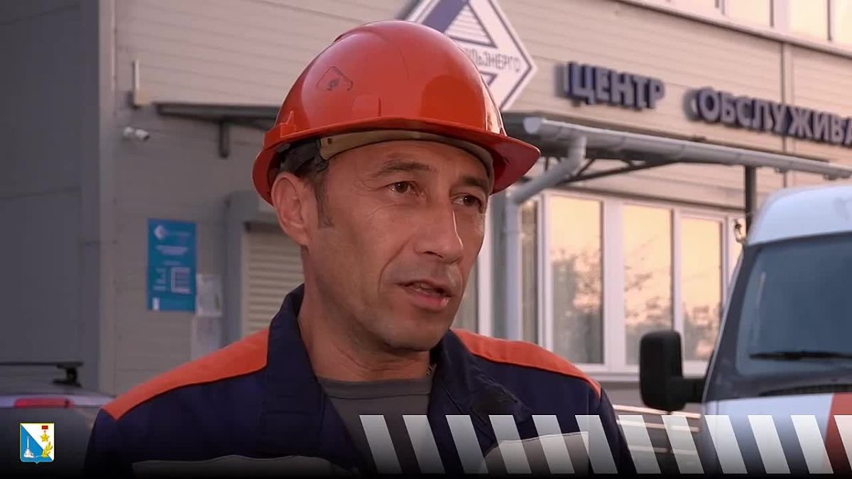 Энергетики работают больше 20 часов, чтобы вернуть свет в дома севастопольцев