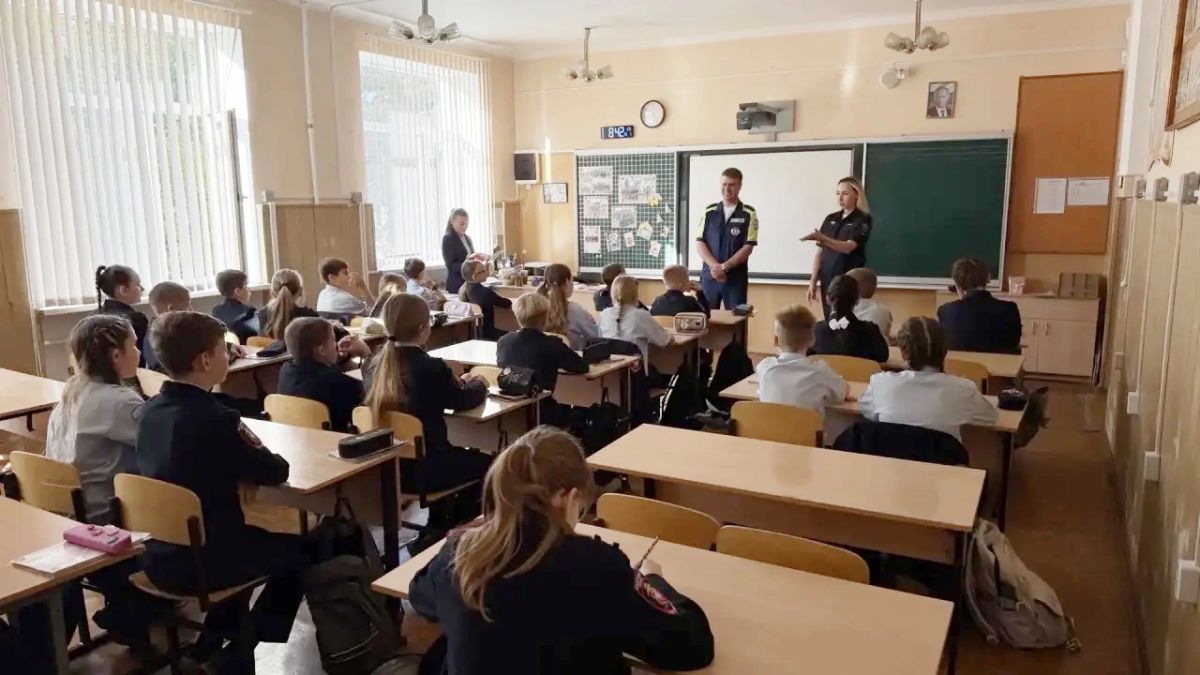 Сотрудники Госавтоинспекции Севастополя провели познавательный урок по безопасности дорожного движения для кадет органов внутренних дел Сотрудники Госавтоинспекции Севастополя провели познавательный урок по безопасности дорожного движения для кадет органов внутренних дел