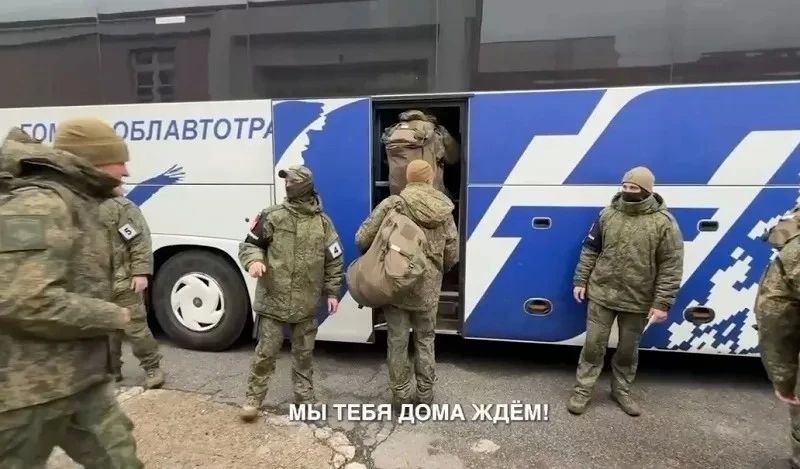 Из украинского плена вернулись домой шестеро крымчан