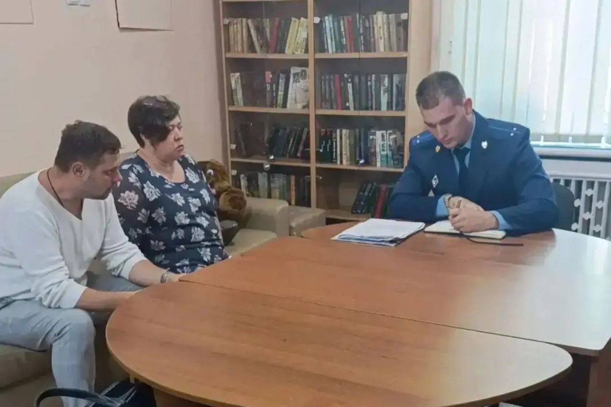 Прокурор отдела прокуратуры города Севастополя Никита Васильев провел ежемесячный правовой час в консультационном пункте на базе Центральной городской библиотеки им. Л.Н. Толстого. Представитель прокуратуры ответил на... Прокурор отдела прокуратуры города Севастополя Никита Васильев провел ежемесячный правовой час в консультационном пункте на базе Центральной городской библиотеки им. Л.Н. Толстого. Представитель прокуратуры ответил на...