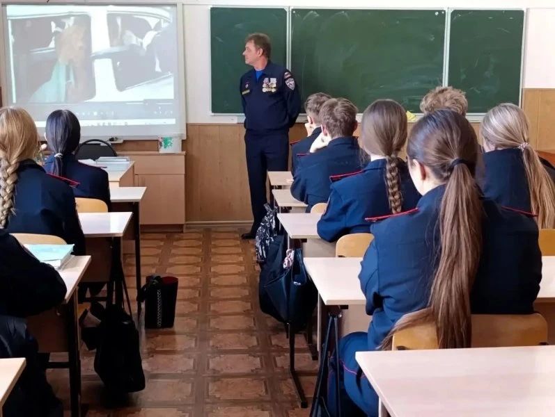 Спасатели рассказали «Юным дружинникам» о своей профессии Спасатели рассказали «Юным дружинникам» о своей профессии