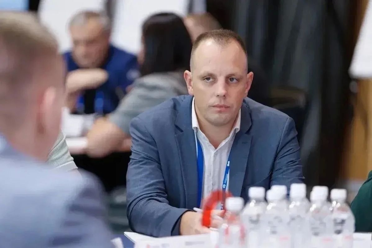 Заместитель председателя Совета Гагаринского округа Алексей Унинский, выпускник программы «Севастополь — город героев» завершил первый модуль образовательной программы «Школа мэров» ВШГУ Президентской академии Заместитель председателя Совета Гагаринского округа Алексей Унинский, выпускник программы «Севастополь — город героев» завершил первый модуль образовательной программы «Школа мэров» ВШГУ Президентской академии