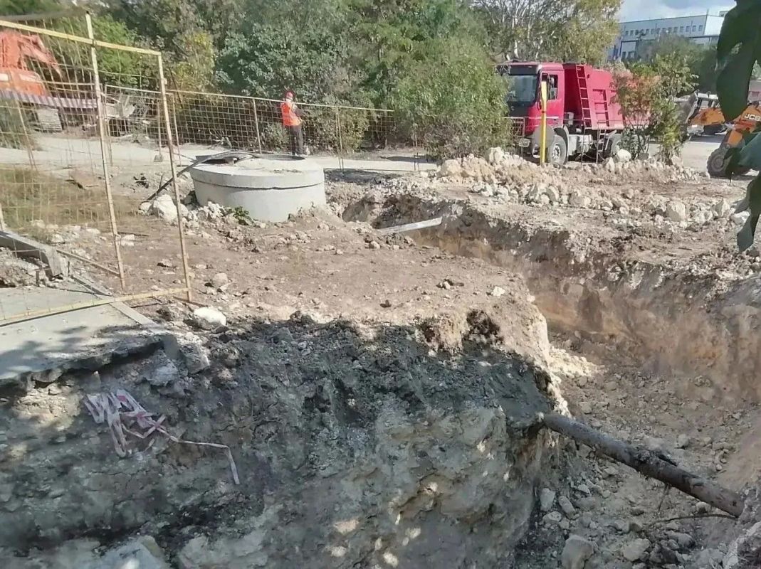 Водоканал: Продолжаются работы по реконструкции водопровода на ул. Инженерная Балка. Мероприятие реализуется в рамках федерального проекта «Модернизация коммунальной инфраструктуры» национального проекта «Инфраструктура для... Водоканал: Продолжаются работы по реконструкции водопровода на ул. Инженерная Балка. Мероприятие реализуется в рамках федерального проекта «Модернизация коммунальной инфраструктуры» национального проекта «Инфраструктура для...