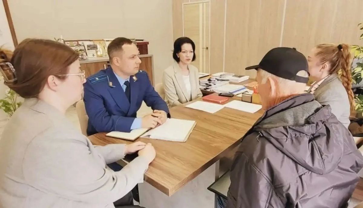 Заместитель Севастопольского межрайонного природоохранного прокурора Олег Богдан провел выездной личный прием жителей Севастополя в Департаменте природных ресурсов и экологии города Заместитель Севастопольского межрайонного природоохранного прокурора Олег Богдан провел выездной личный прием жителей Севастополя в Департаменте природных ресурсов и экологии города