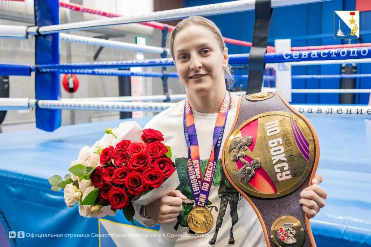 Двукратную чемпионку России по боксу Елену Гапешину торжественно встретили дома Двукратную чемпионку России по боксу Елену Гапешину торжественно встретили дома