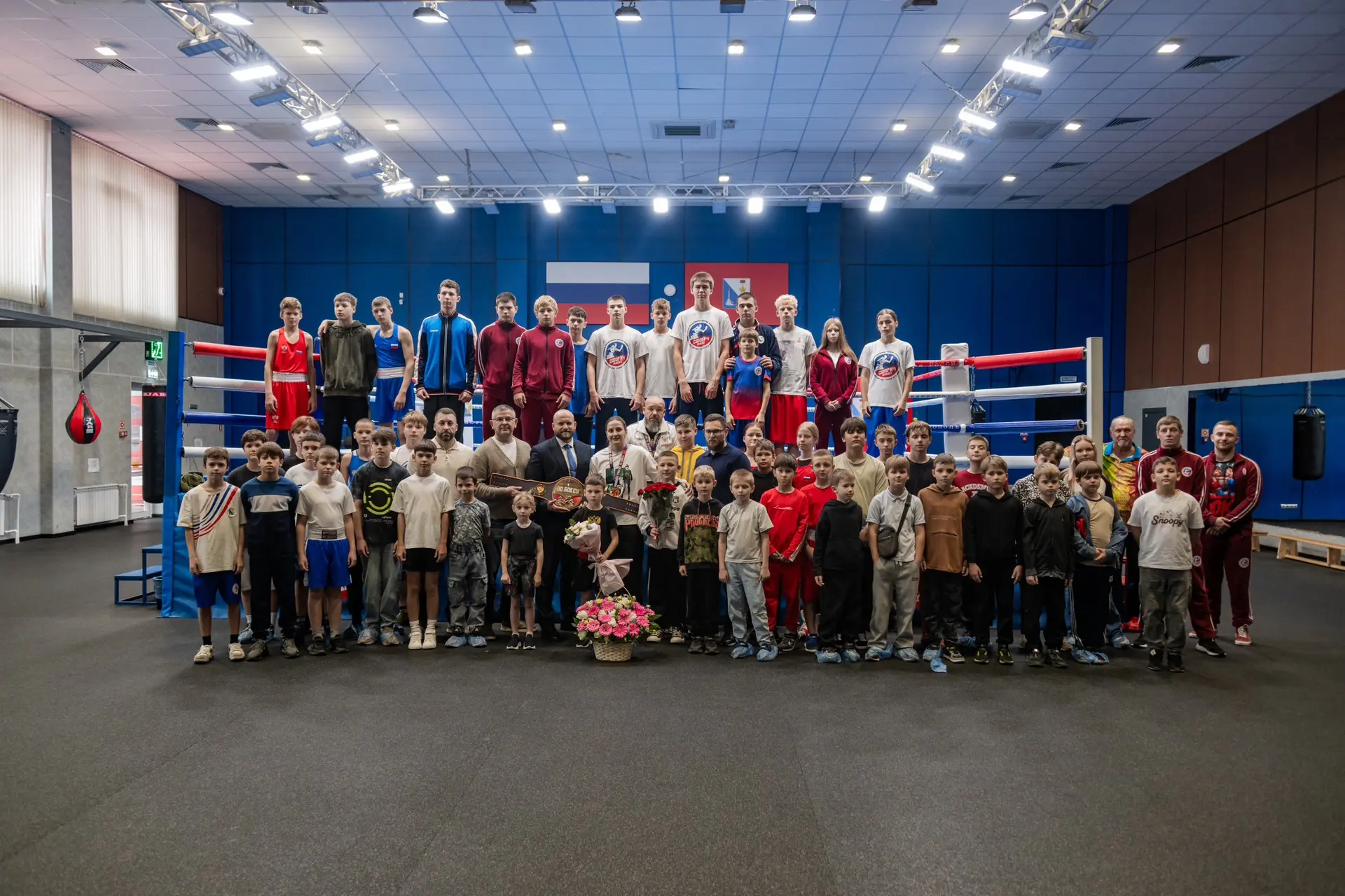 Ещё фотографии с встречи нашей двукратной чемпионки России по боксу Елены Гапешиной и её тренера Руслана Давиденко