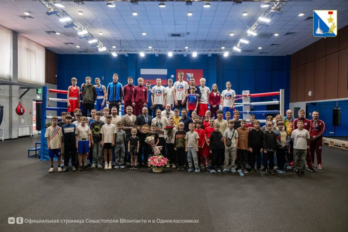 Двукратную чемпионку России по боксу Елену Гапешину торжественно встретили дома Двукратную чемпионку России по боксу Елену Гапешину торжественно встретили дома