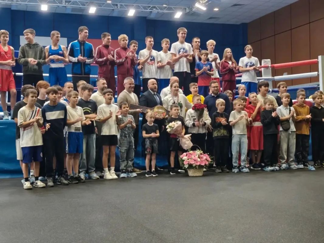 Спортсменка Елена Гапешина вернулась в Севастополь после победы на XXVII чемпионате России по боксу среди женщин Спортсменка Елена Гапешина вернулась в Севастополь после победы на XXVII чемпионате России по боксу среди женщин