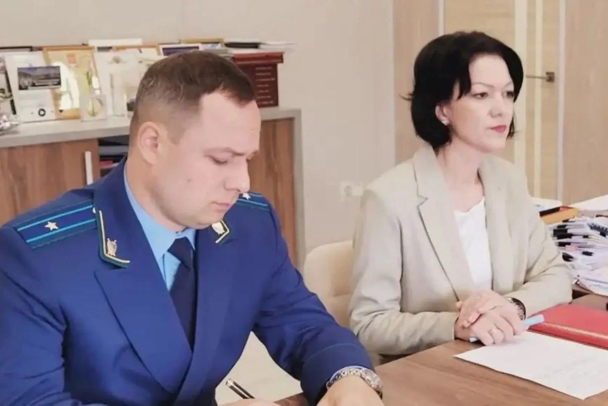 Заместитель Севастопольского межрайонного природоохранного прокурора Олег Богдан провел выездной личный прием жителей Севастополя в Департаменте природных ресурсов и экологии города Заместитель Севастопольского межрайонного природоохранного прокурора Олег Богдан провел выездной личный прием жителей Севастополя в Департаменте природных ресурсов и экологии города