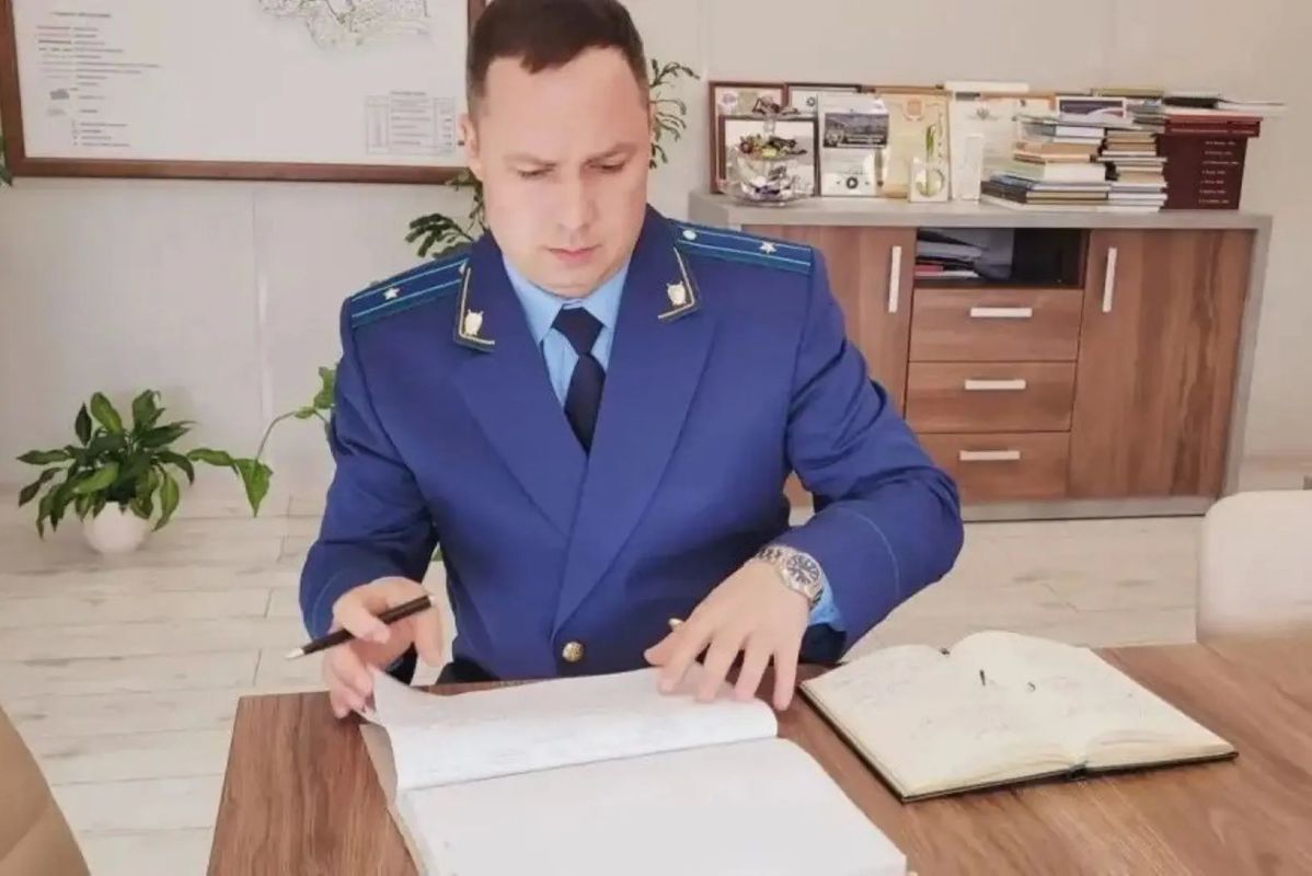 Заместитель Севастопольского межрайонного природоохранного прокурора Олег Богдан провел выездной личный прием жителей Севастополя в Департаменте природных ресурсов и экологии города Заместитель Севастопольского межрайонного природоохранного прокурора Олег Богдан провел выездной личный прием жителей Севастополя в Департаменте природных ресурсов и экологии города
