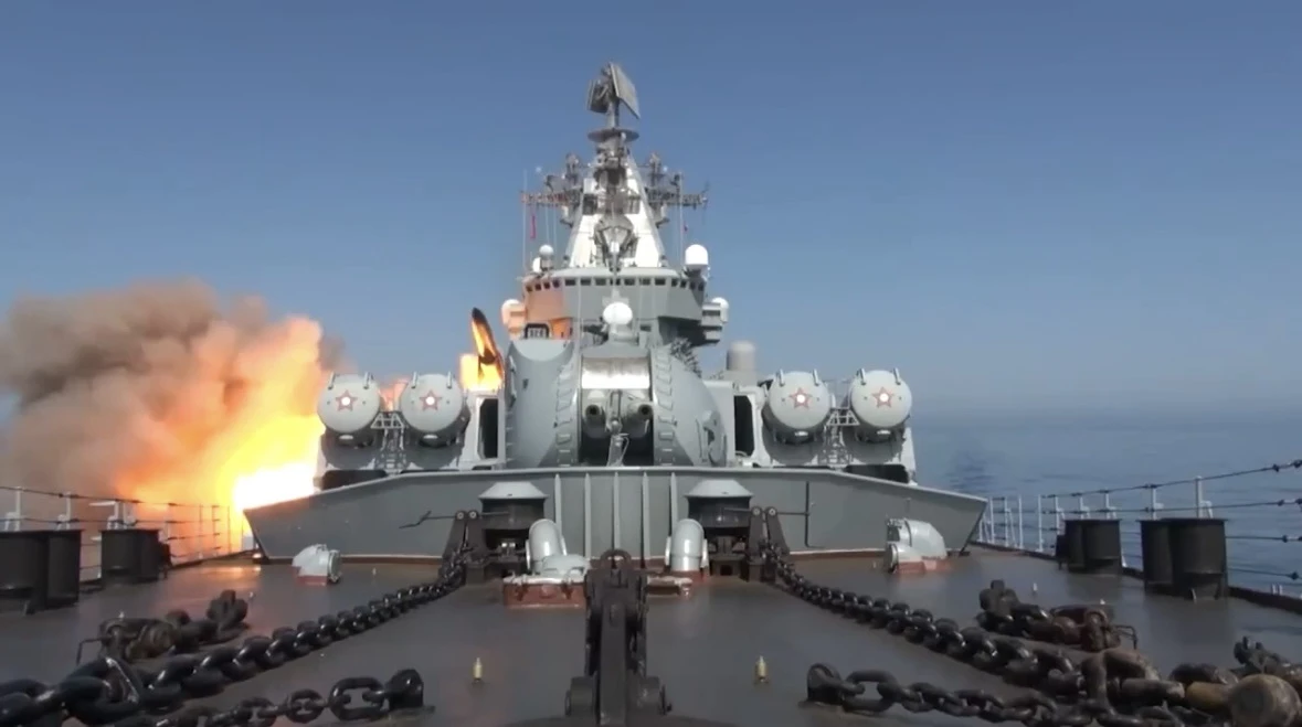 В России отмечают День основания Военно-морского флота и День моряка-надводника