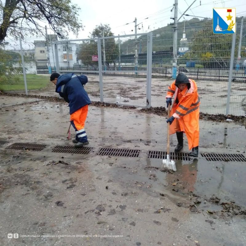 Бригады «Водоканала» работают на улицах Севастополя в усиленном режиме Бригады «Водоканала» работают на улицах Севастополя в усиленном режиме