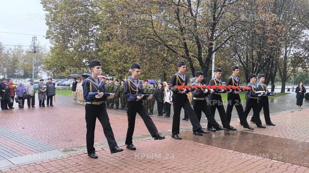 В Севастополе почтили память героев обороны 1941–1942 годов В Севастополе почтили память героев обороны 1941–1942 годов