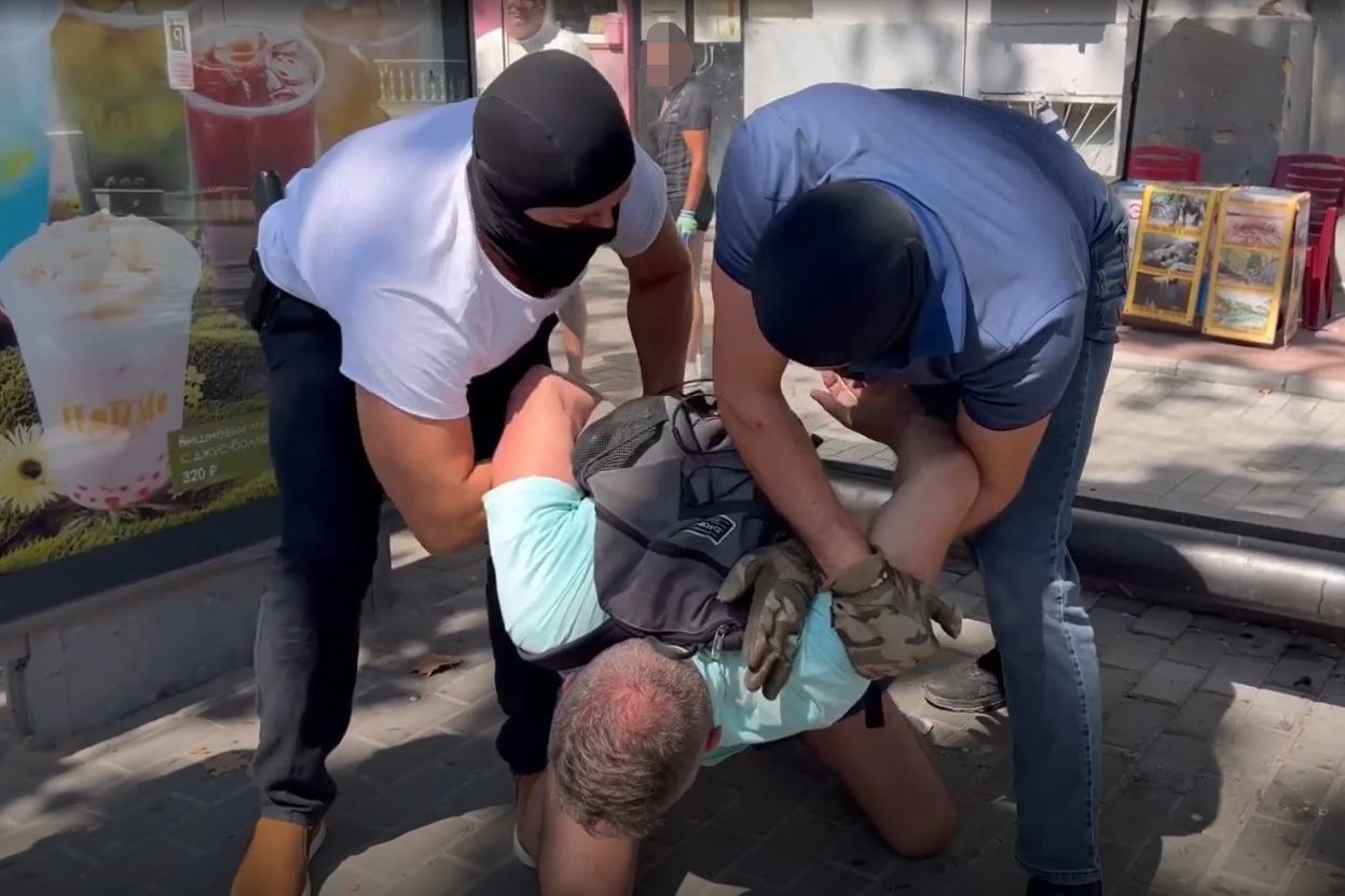Перед судом предстанет 49-летний севастополец, который обвиняется в публичных призывах к экстремизму и оправдании деятельности террористической организации